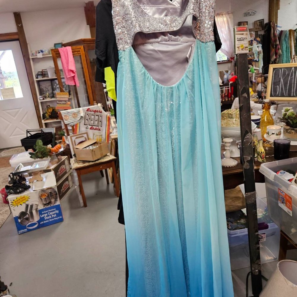 Dress - Picture 4 of 4